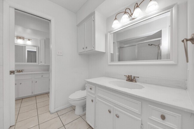 Building Photo - 2744 Briarhurst Dr