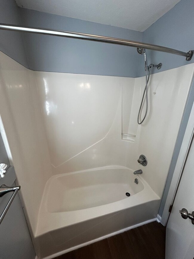 Building Photo - 1005 11th Ct