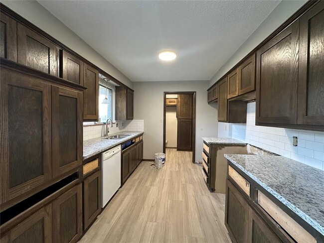Building Photo - 3306 Rambling Oaks Dr