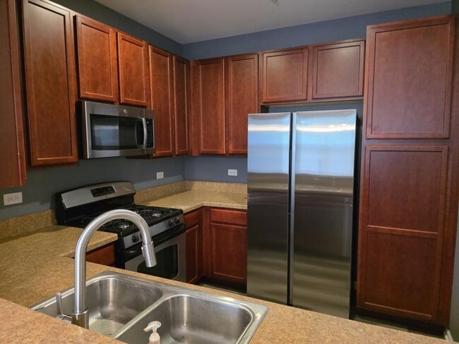 Building Photo - 2250 Aurora Dr