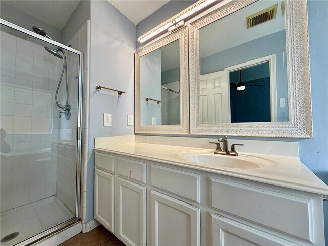 Building Photo - 21655 Falvel Sunset Ct