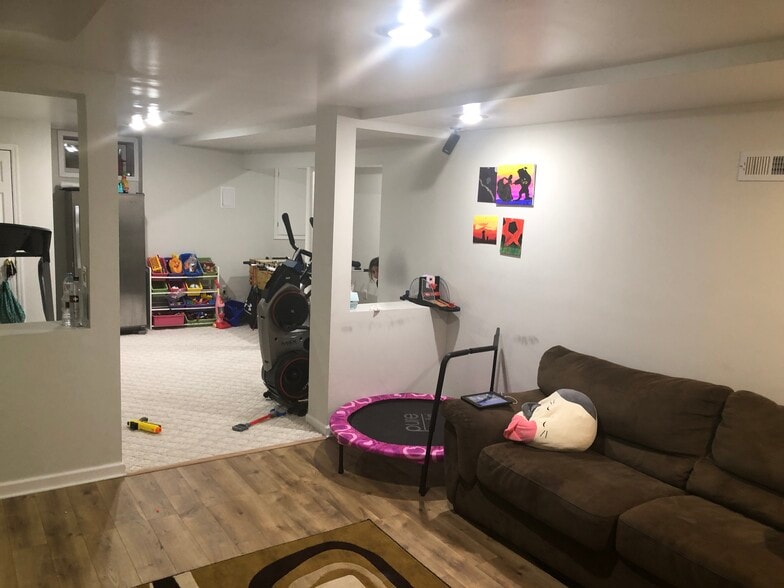 Building Photo - 1 Newell St