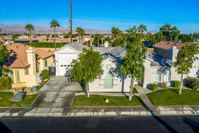 Building Photo - 48806 Barrymore St