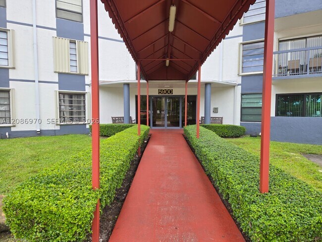 Building Photo - 5900 SW 127th Ave