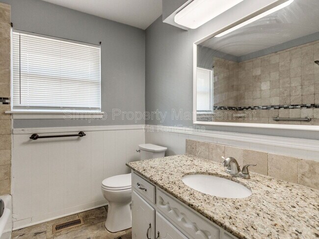 Building Photo - 2711 Ridgeview Dr