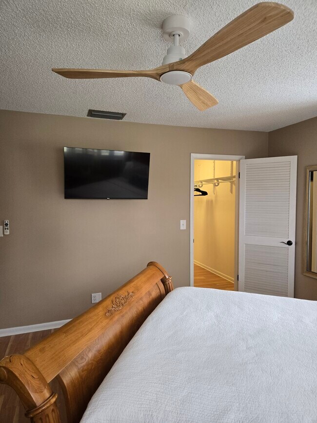 Building Photo - 3071 SE Aster Ln