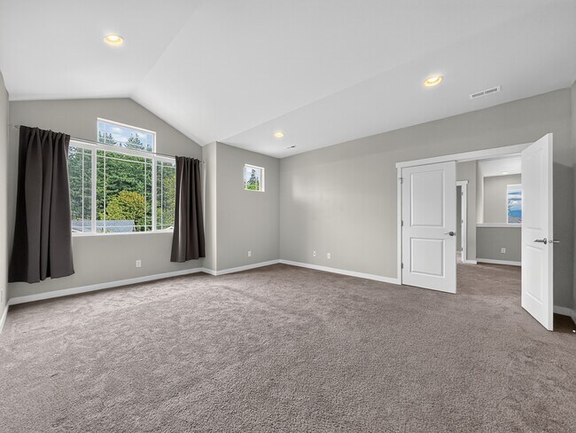 Building Photo - 15249 NE Woodland Pl