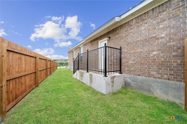 Building Photo - 117 Leon Ln