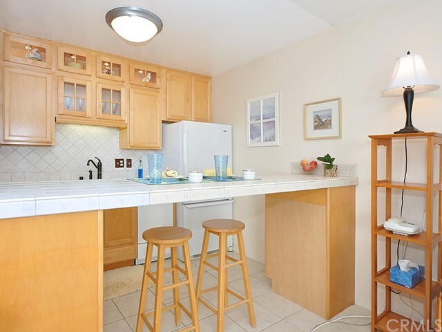 Building Photo - 6526 Ocean Crest Dr