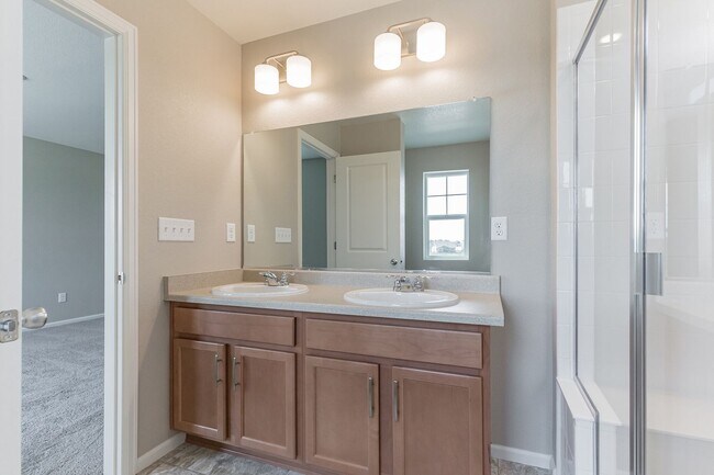 Building Photo - Contemporary 3 bedroom attached residence ...