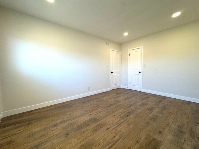 Building Photo - Spacious 1 Bedroom in West Hollywood!