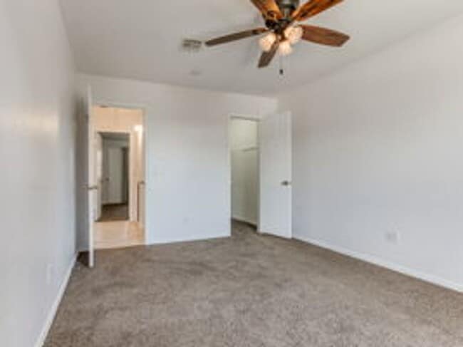 Building Photo - 2 bed/ 1 bath condo in Bethany