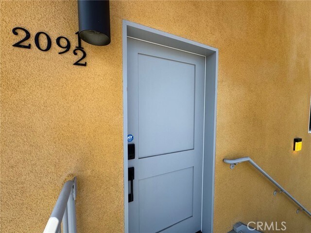 Building Photo - 209 N Serrano Ave