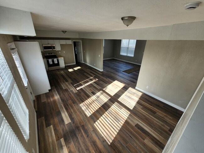 Building Photo - 307 E Washington St