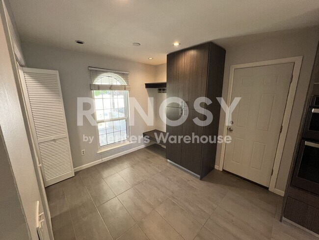 Building Photo - 7274 S Chase Way