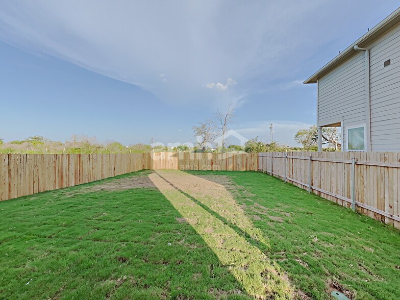 Building Photo - 2710 Lillybrook Ln