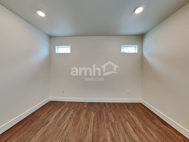 Building Photo - 3985 Ryedale Wy