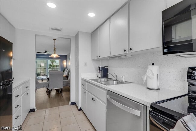 Building Photo - 7400 Estero Blvd