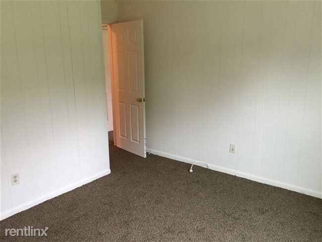 Building Photo - 1405 Arbutus Dr
