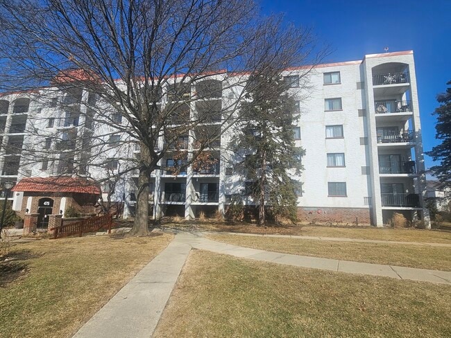 Building Photo - 475 Plum Creek Dr