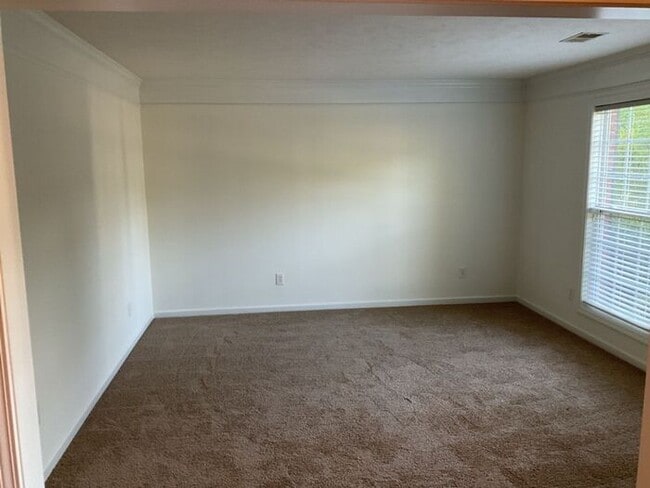 Building Photo - Beautiful Northeast Columbia Home