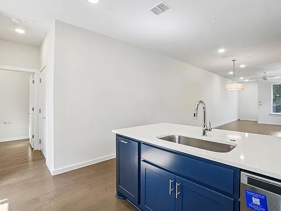 Building Photo - MOVE IN READY