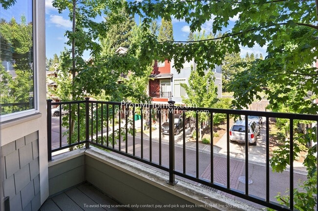 Building Photo - 441 NE Tork Pl
