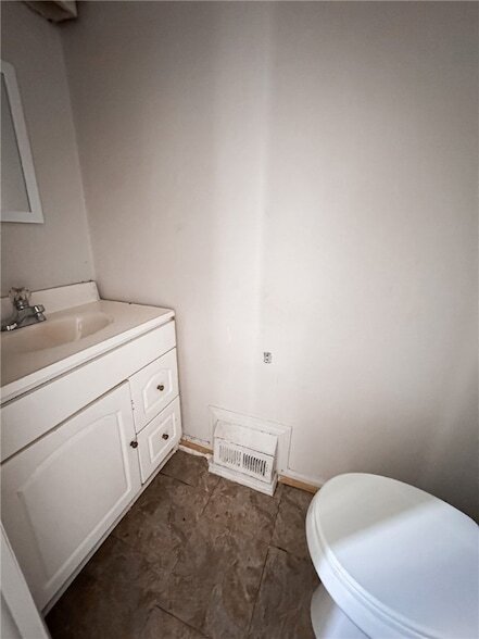 Building Photo - 310 27th St