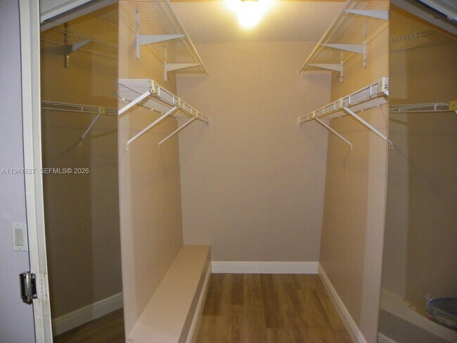 Building Photo - 4083 Forest Hill Dr