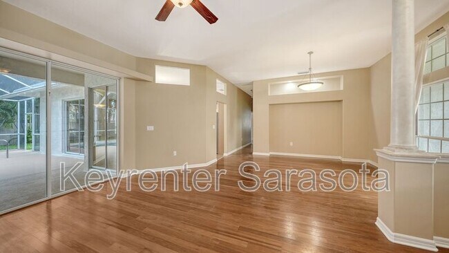 Building Photo - 6219 Aventura Dr