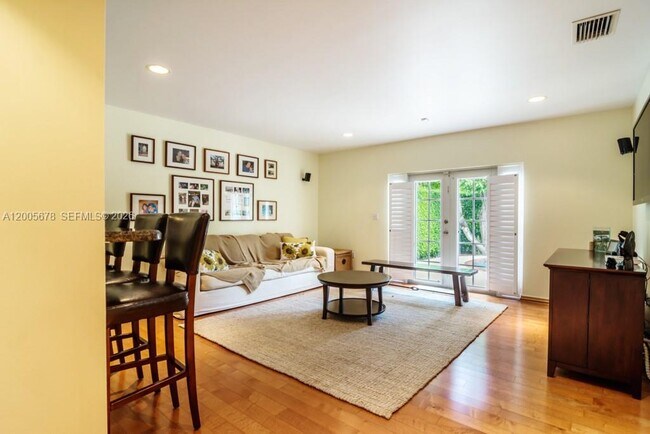 Building Photo - 1237 Aduana Ave