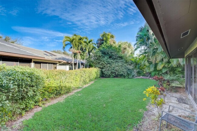 Building Photo - 5051 Pine Dr