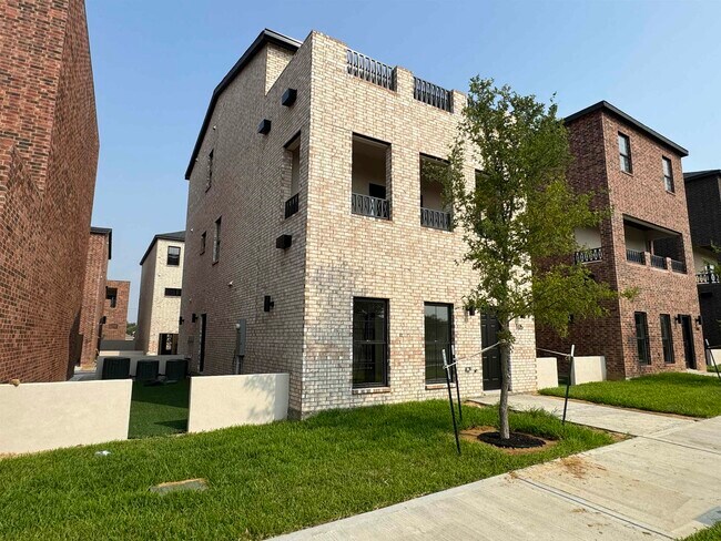 Building Photo - 210 Veracruz Dr