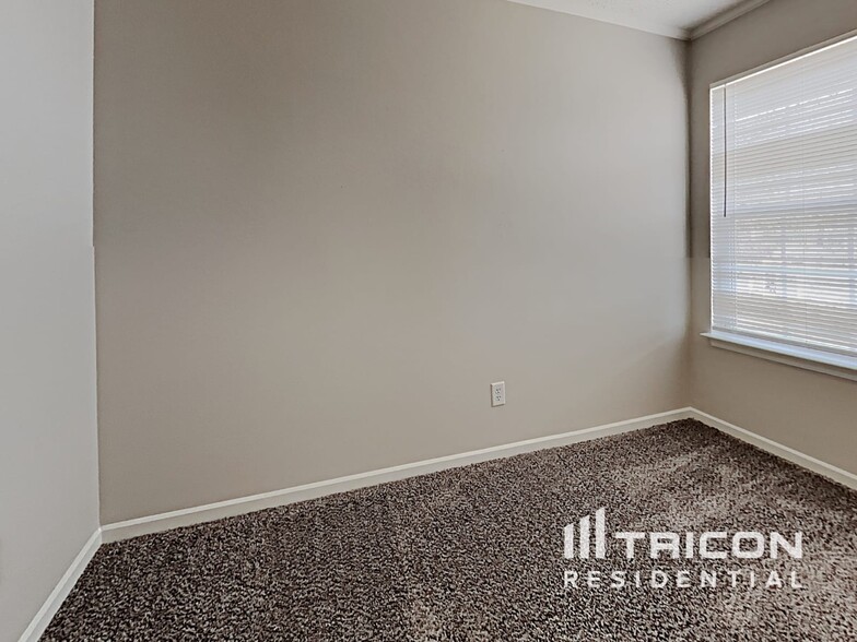 Building Photo - 3402 Carica Dr