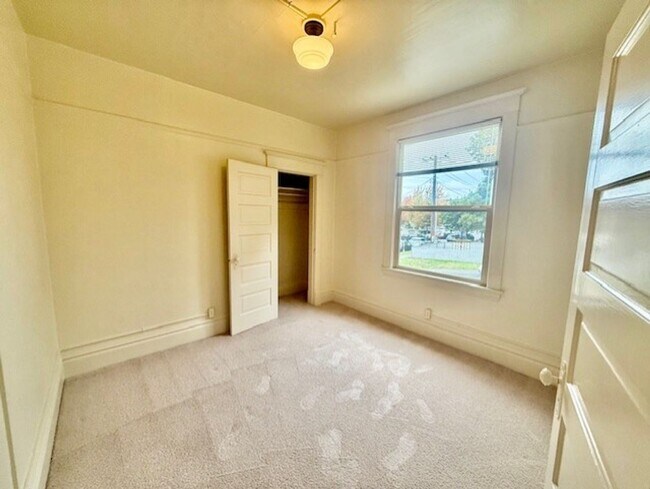 Building Photo - 69 Etruria St