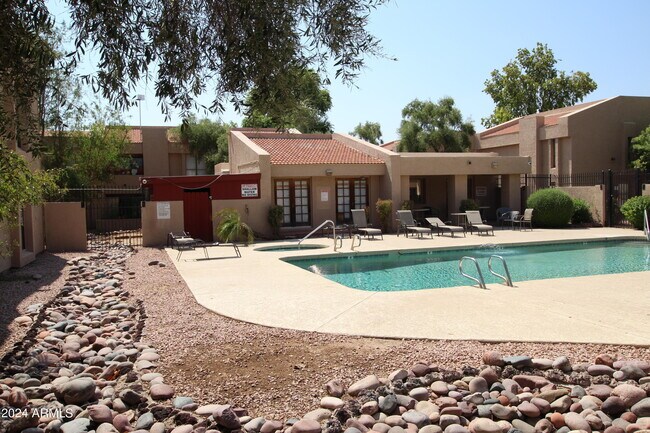 Building Photo - 3119 W Cochise Dr