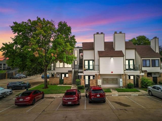 Building Photo - 2300 Bamboo Dr