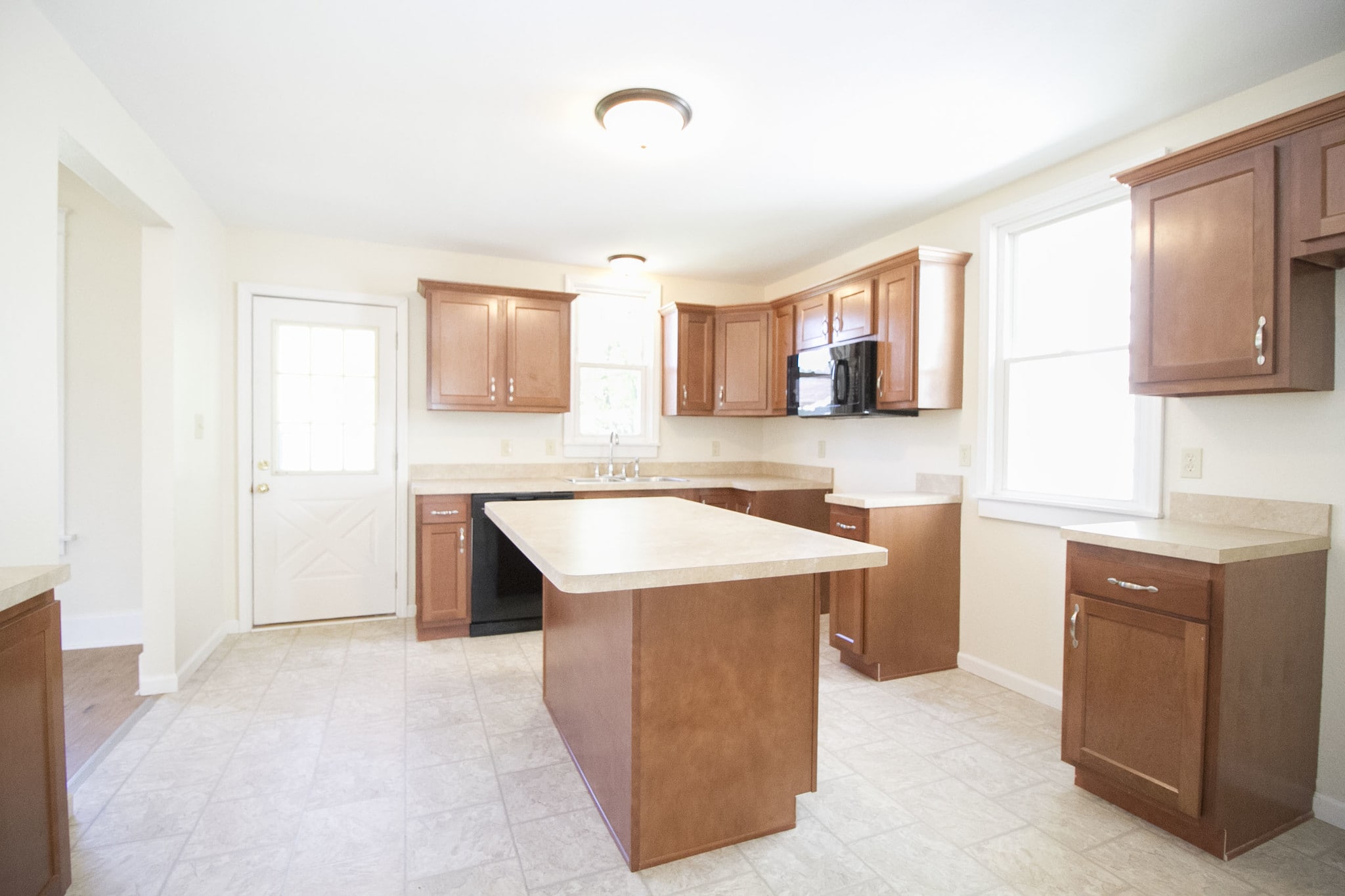 Building Photo - 140 Walnut St