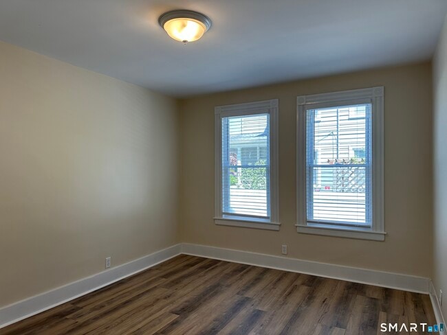 Building Photo - 46 Holbrook St