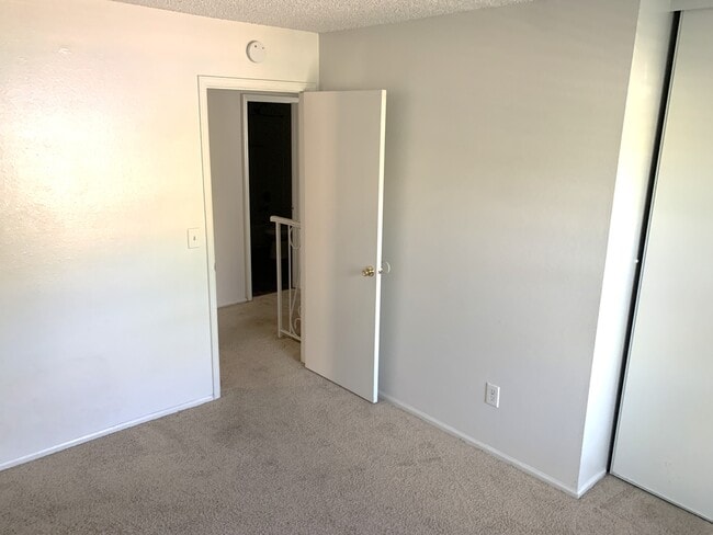 Building Photo - 122 Crawford Cir