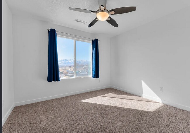 Building Photo - 3581 Grassland Dr