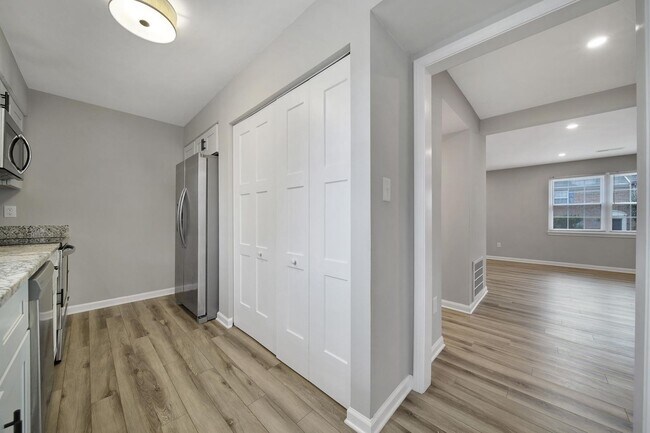Building Photo - Lovely 3 Bed 2.5 Bath Home!