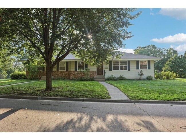 Primary Photo - 3705 Colorado Ave S