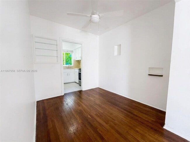 Building Photo - 841 W 40th St