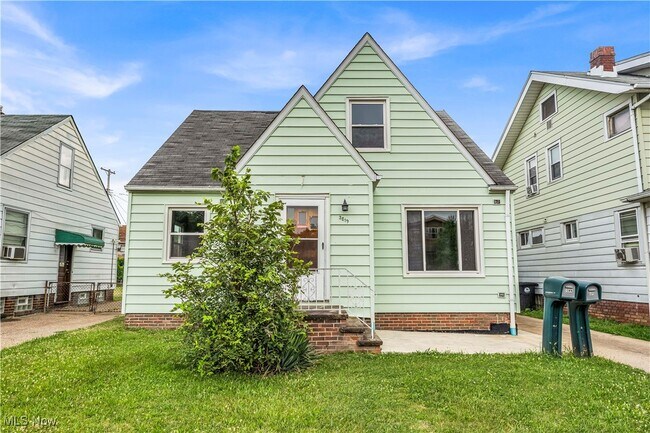Primary Photo - 3819 W 137th St