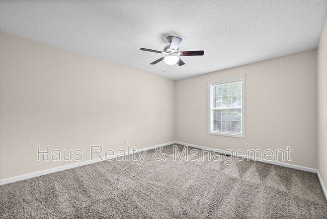 Building Photo - 932 Granny White Rd