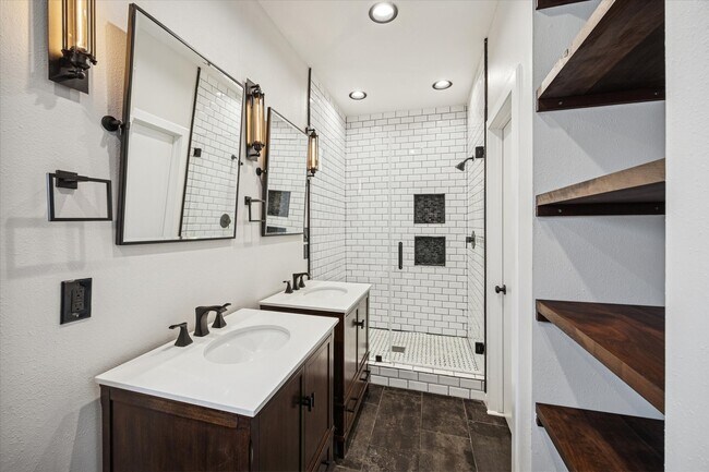 Building Photo - 2404 Fairview St