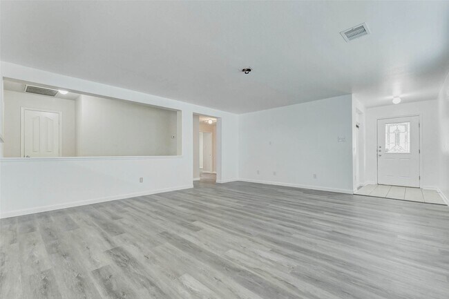 Building Photo - 7027 Parkford Meadow Dr