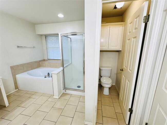 Building Photo - 1101 Hunter's Creek Dr