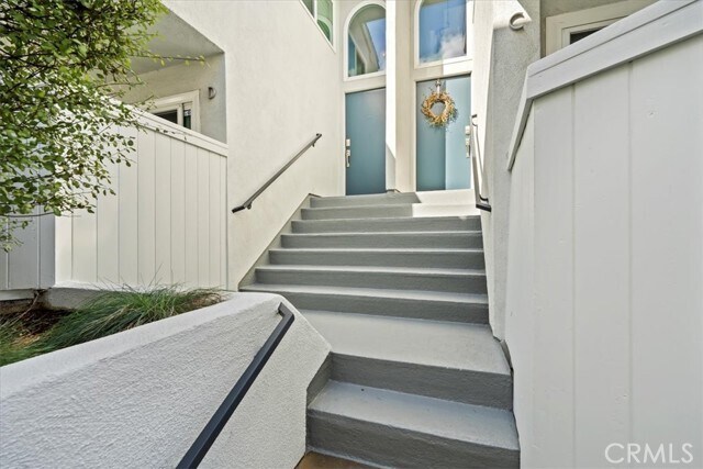 Building Photo - 1107 Loma Dr